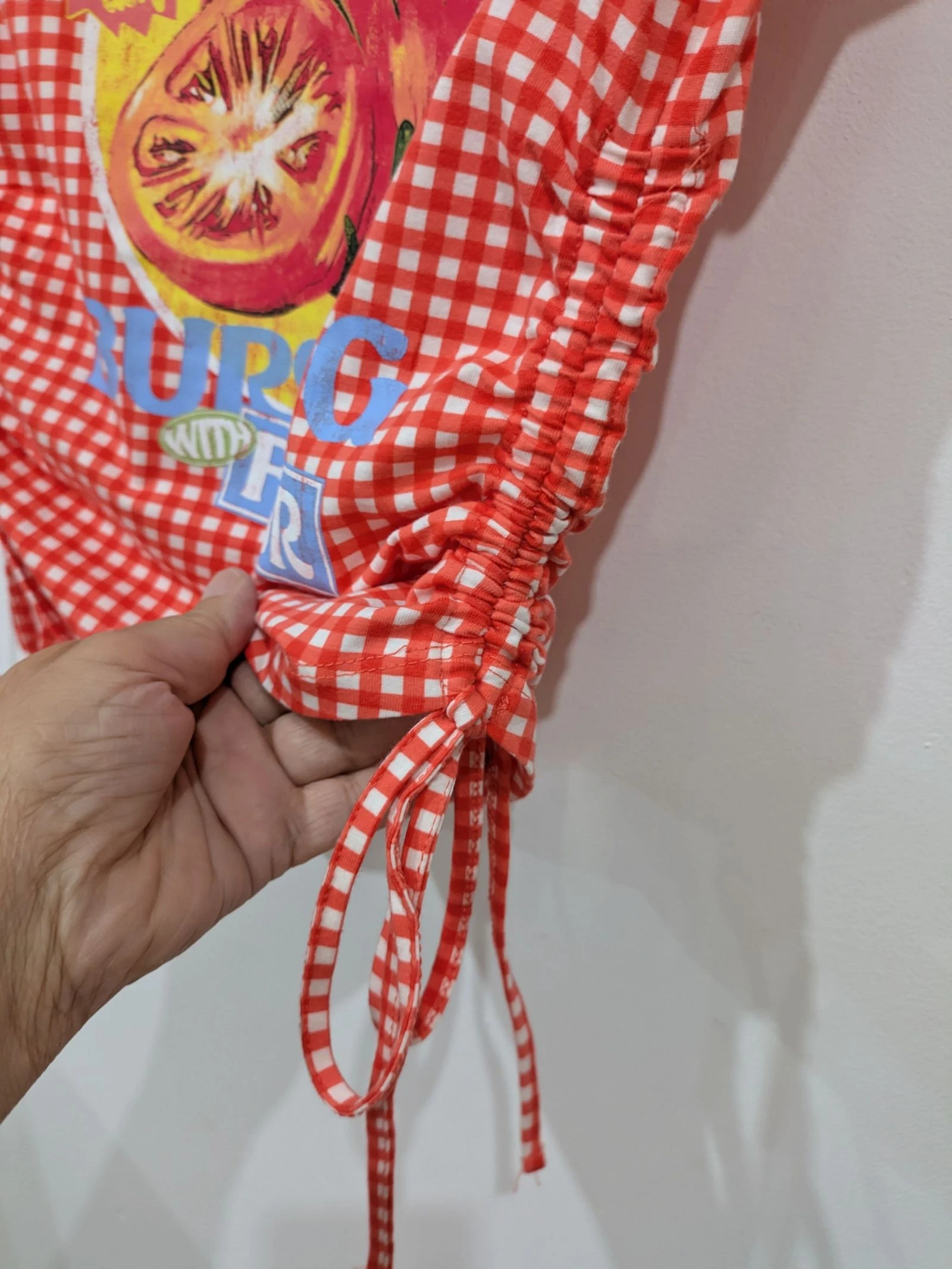 Camiseta Corta de Gingham con Estampado Retro de Tomate y Cordones Laterales talla S de Bershka  – photo 5